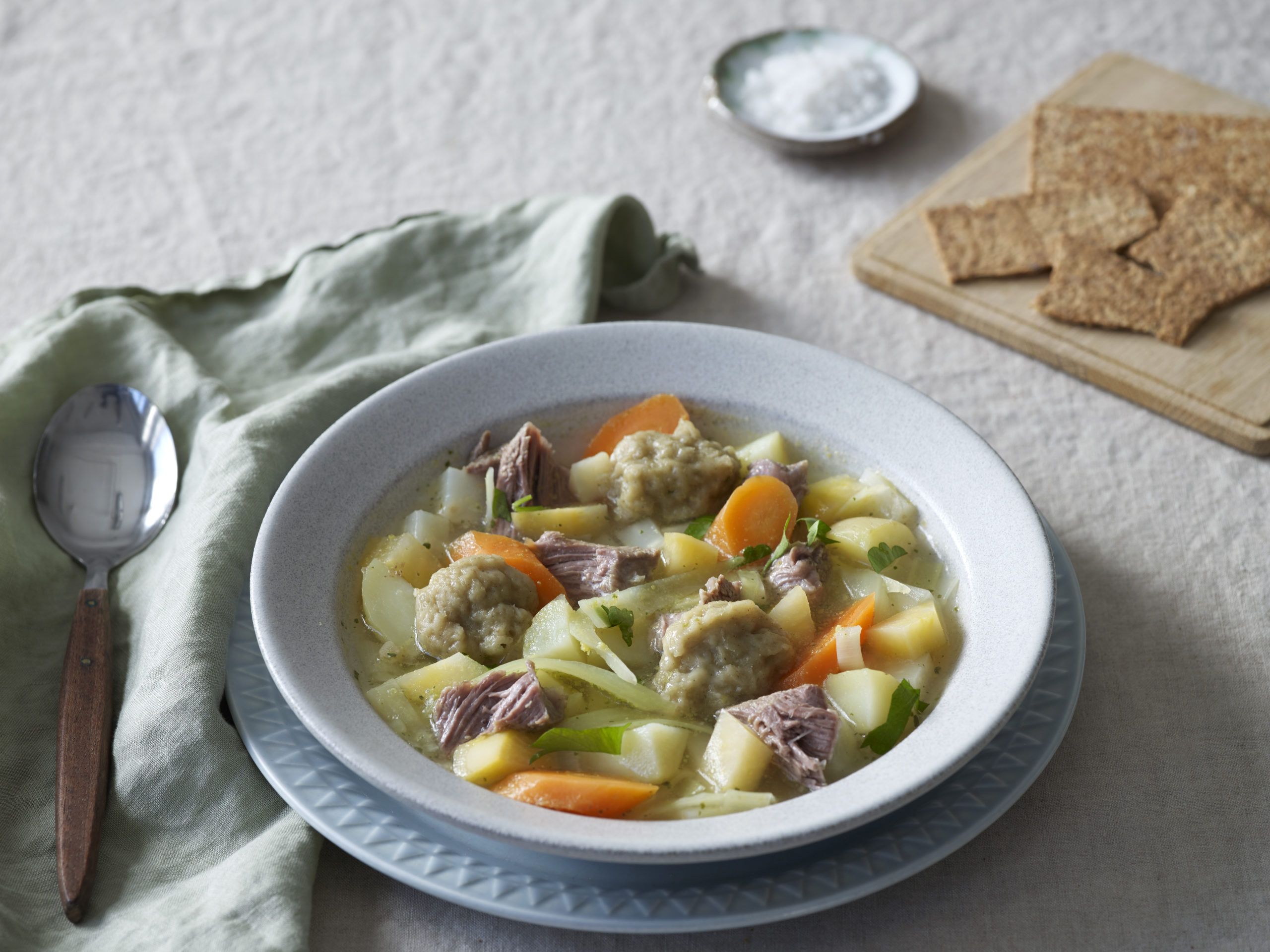 Suppe med kjøtt og melboller