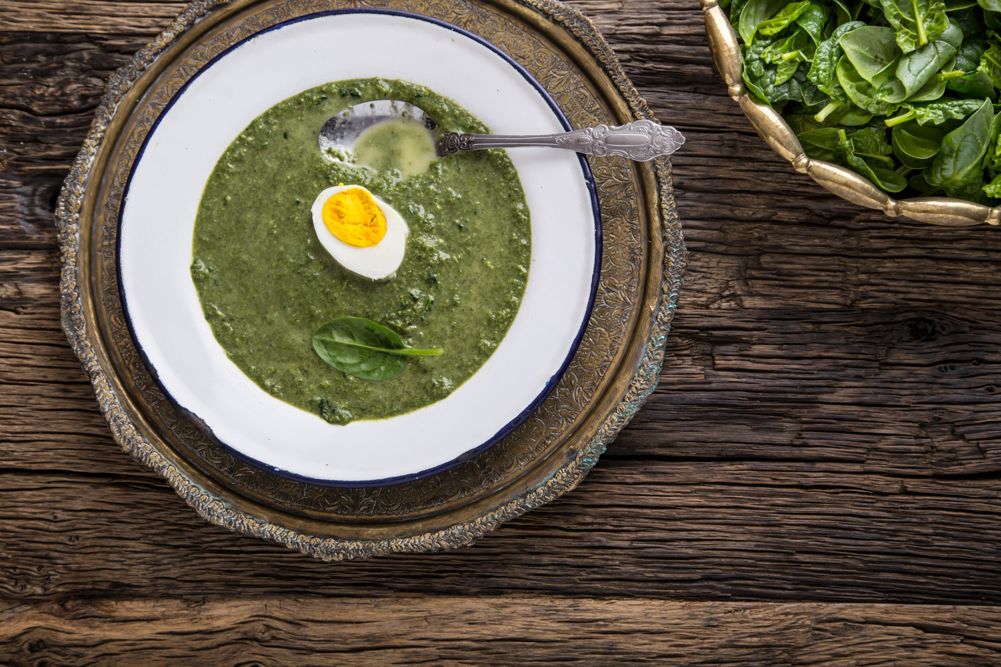 shutterstock_581918725 spinatsuppe med egg