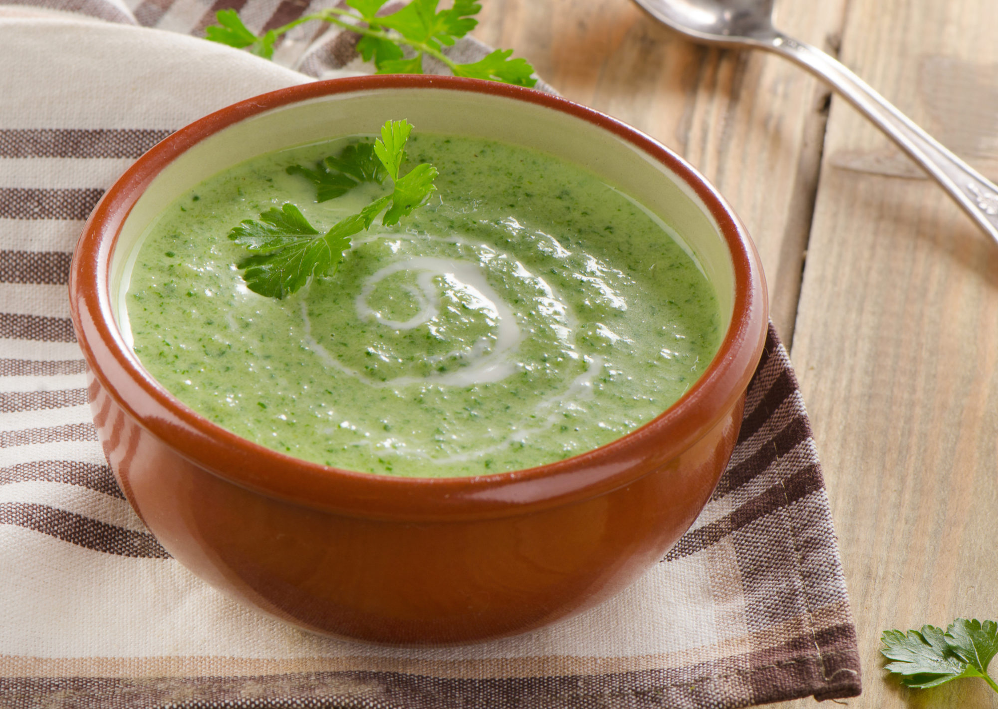 shutterstock_302193431 grønn suppe