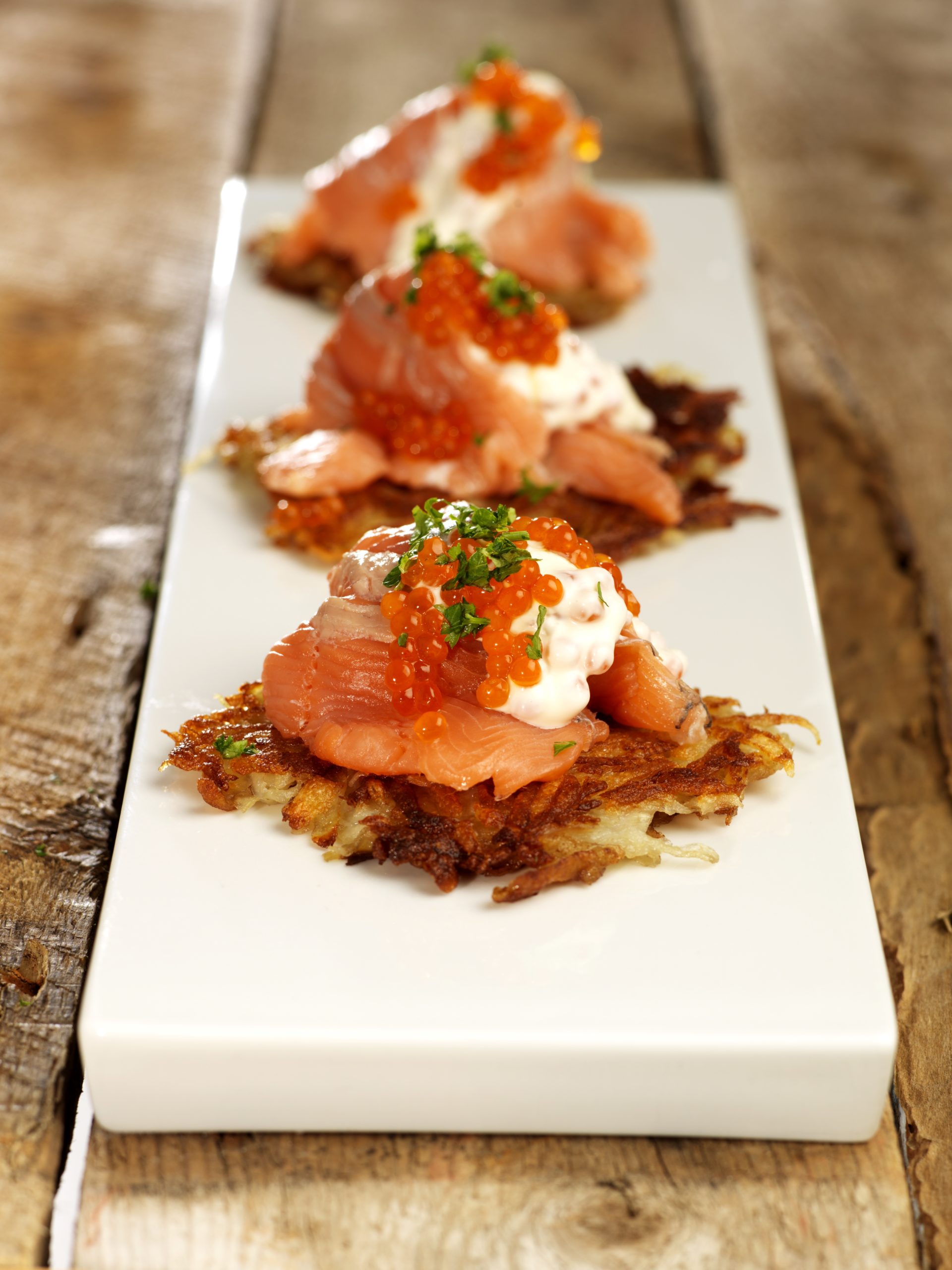 Sprøsteikt røsti med rakfisk og rogn