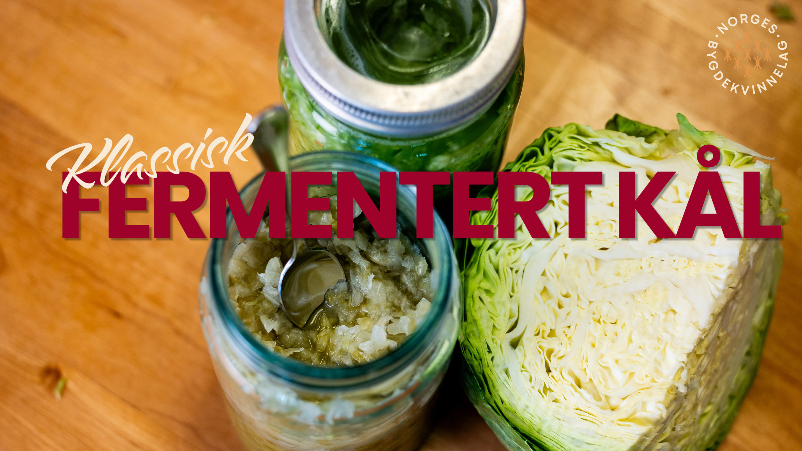 Fermentering av kål. Passer som topping til salat, ved siden av en kotelett eller oppå pølse.