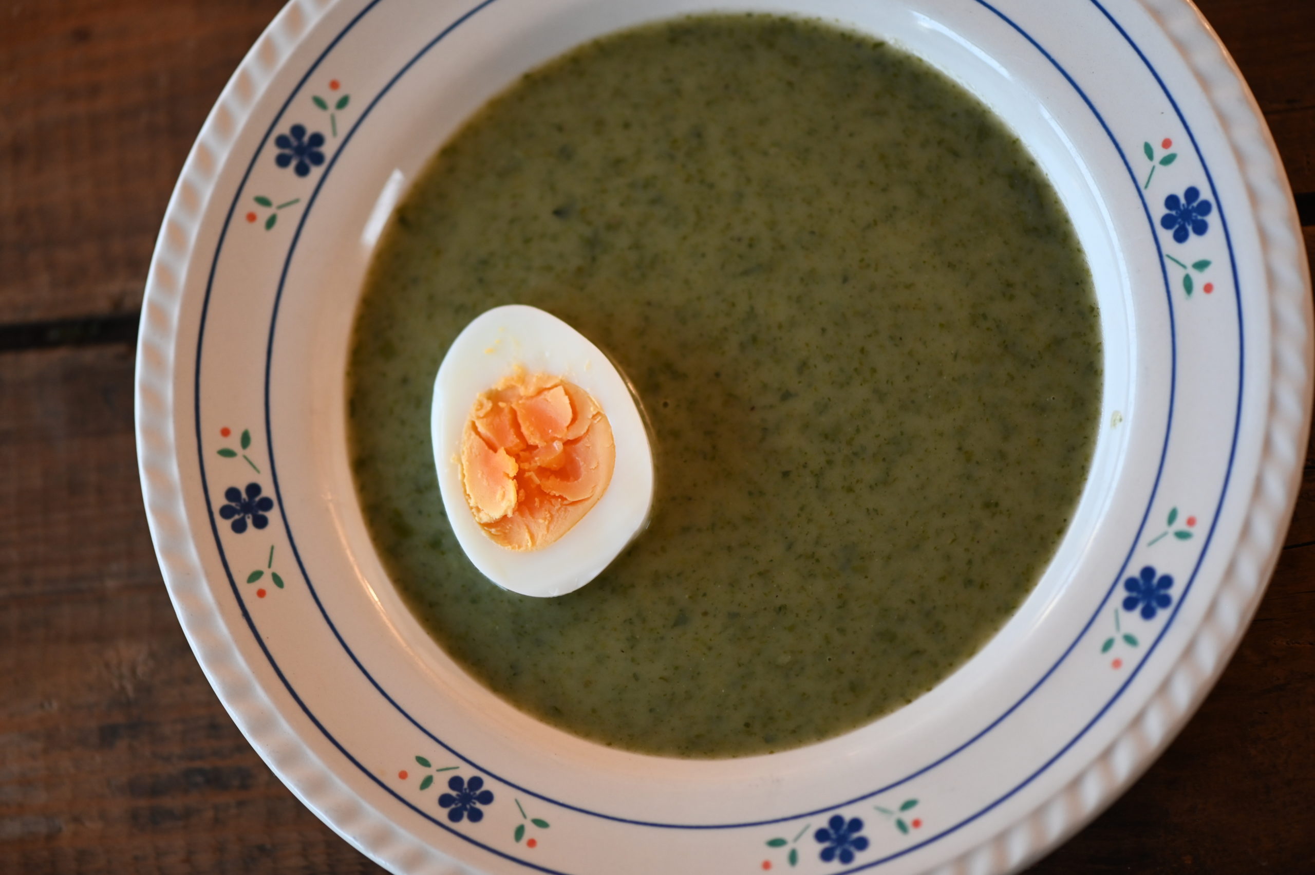 skvallerkålsuppe med egg